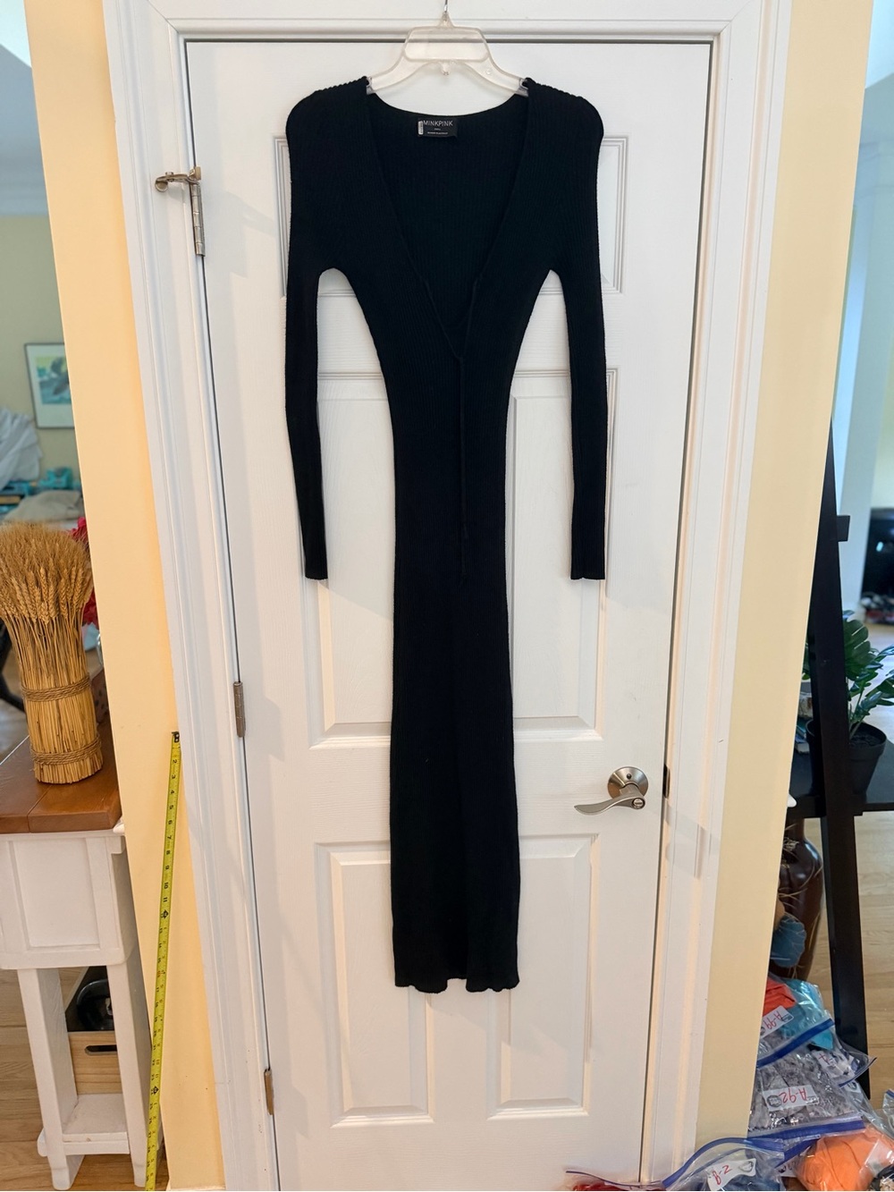 Ladies Size Small "MINKPINK" Black Long Sleeve Ribbed V-Neck Maxi Dress GUC